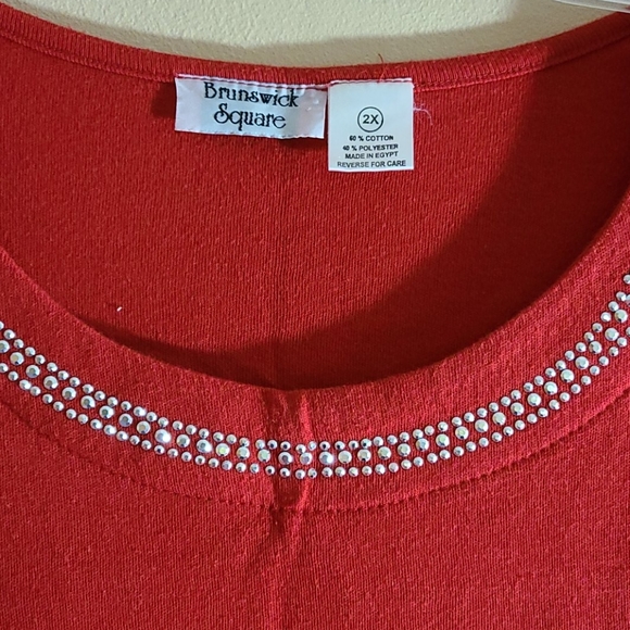 Red top - Picture 2 of 3